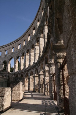 Innenansicht des Amphitheaters von Pula, dem Wahrzeichen von Pula