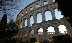 Außenansicht des Amphitheaters von Pula, dem Wahrzeichen Pulas