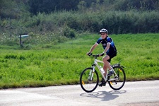 Ein einsamer Mountainbiker in Istrien.