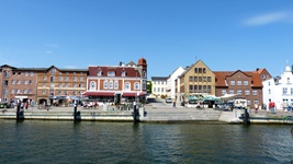 Die Schlei-Promenade mit Hafen in Kappeln