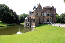 Das schmucke niederländische Schloss Wissekerke.