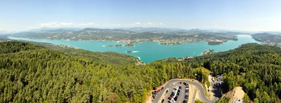 Panoramablick über den Wörthersee nach Klagenfurt in Kärnten