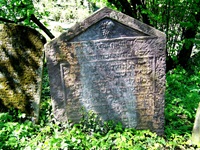 Eine Gedenktafel auf dem jüdischen Friedhof in Kolin