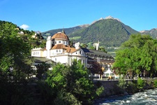 Das Kurhaus von Meran mit seiner charakteristischen Kuppel.