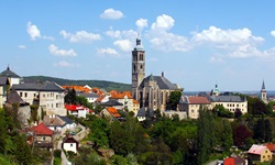 Blick auf Kutna Hora, in der Mitte ragt die Kirche empor