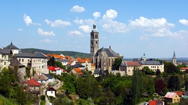 Blick auf Kutna Hora, in der Mitte ragt die Kirche empor