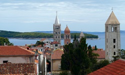 Blick über die Stadt Rab in Kroatien