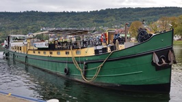 Das Schiff La Belle Fleur auf dem Wasser