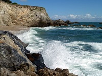 Brechende Wellen des Atlantik bei La Turballe