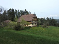 Ein abgelegenes Schwarzwaldhaus bei Langenschiltach.