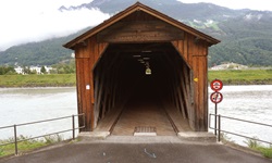 Eingang der Alten Rheinbrücke zwischen Liechtenstein und der Schweiz