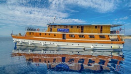 Blick auf das Komfortschiff Linda