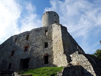 Blick auf die Burgruine von Lipowiec