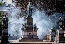 Das Luther-Denkmal in Worms mit der zentralen Statue von Martin Luther.