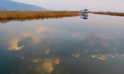 Eine Fähre im Delta des Flusses Dalyan.