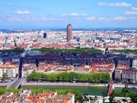 Blick über die gigantische Stadt Lyon mit der Rhone