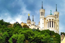 Blick zur bekannten Basilika von Lyon