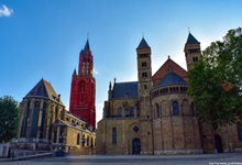 Blick auf die als "Kirchenzwillinge" bekannten Johanniskirche und Basilika St. Servatius in Maastricht