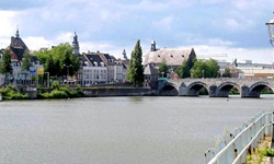 Maastricht mit seiner berühmten St. Servatiusbrücke.