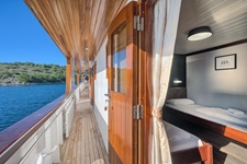 Blick von einer Kabine aus über das Deck des Deluxe Schiffes Magellan