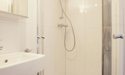 Badezimmer einer 2-Bett-Kabine an Bord der MS Magnifique II.