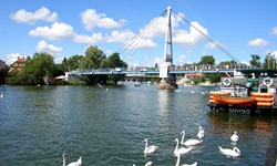 Blick auf die Brücke der Stadt Nikolaiken in Masuren