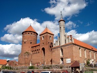 Blick auf die Burg und die evangelische Kirche der Kleinstadt Rößel in Masuren