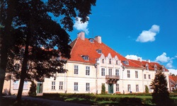 Blick auf das Schloss Steinort des gleichnamigen Dorfes in Masuren