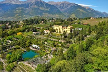 Schloss Trautmannsdorff bei Meran mit seiner wunderschönen Gartenanlage.