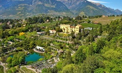 Schloss Trautmannsdorff bei Meran mit seiner wunderschönen Gartenanlage.