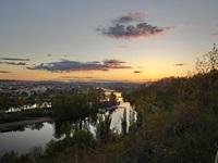 Blick hinab zur Moldau in der Abendstimmung