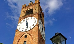 Der Uhrturm Belvedere in Mondovi.
