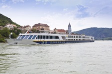 Die MS SE-Manon bei Dürnstein in der Wachau.