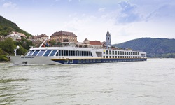 Die MS SE-Manon bei Dürnstein in der Wachau.