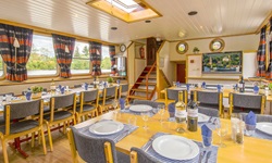 Der eingedeckte Saloon der Allure