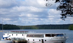 Die MS Classic Lady an einem Steg angelegt