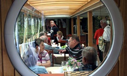 Bullauge zum Salon der Classic Lady