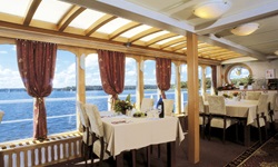 Das Restaurant mit Panoramafenstern auf der MS Classic Lady