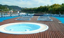 Der Whirlpool auf dem Sonnendeck der MS Primadonna.