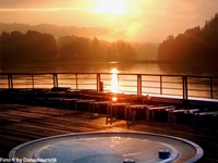 Der Whirlpool auf dem Sonnendeck der MS Primadonna im Sonnenuntergang.