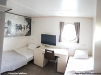 Eine Hauptdeckkabine mit zwei getrennten Betten an Bord der MS Primadonna.