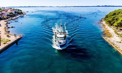 Ein Fischerboot vor der Küste Dalmatiens.