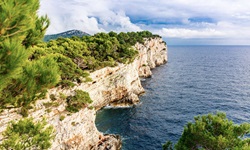 Traumhafter Blick auf die Klippen von Dugi Otok im Naturpark Telašćica.