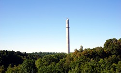 Blick auf den Thyssen-Krupp Testturm in Rotweil