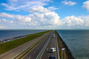 Blick auf den Abschlussdeich zwischen Noord-Holland und Friesland