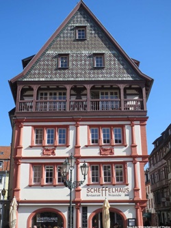 Das Scheffelhaus in der Altstadt von Neustadt an der Weinstraße.