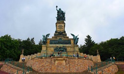 Das Niederwalddenkmal bei Rüdesheim.