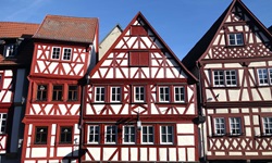 Fachwerkfassaden im Zentrum von Ochsenfurt.
