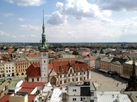 Blick zur Kirche mit Marktplatz in Olomouc