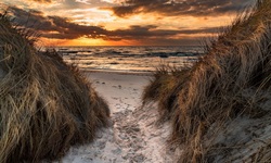 Abendstimmung über dem Weststrand auf der Halbinsel Fischland/Darß.